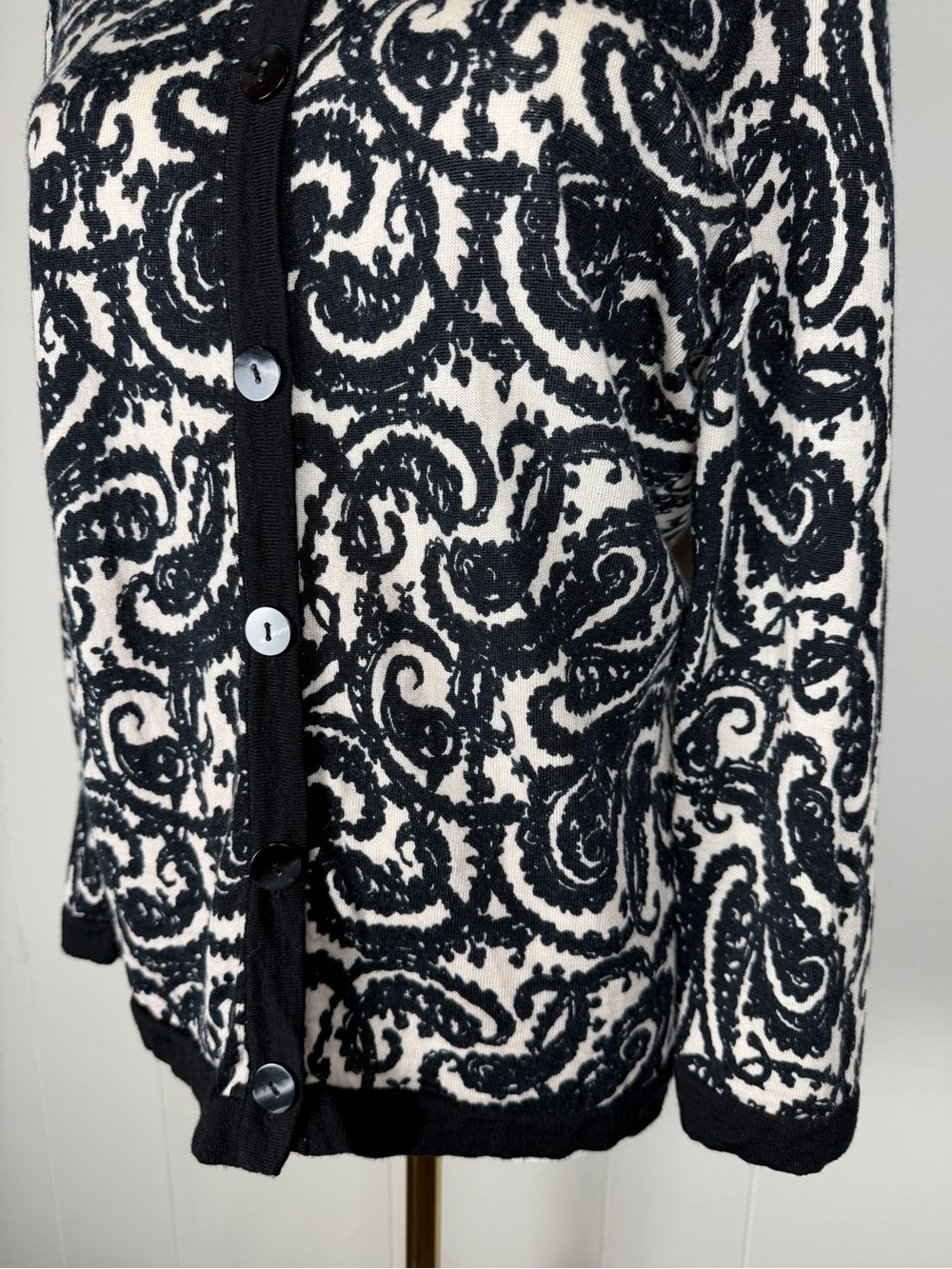 Talbots Vintage Merino Wool Women's Cardigan Sweater Size Medium - Picture 3 of 14